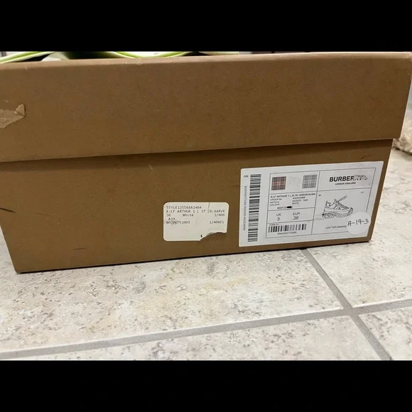 Burberry low top sneakers - Picture 8 of 11